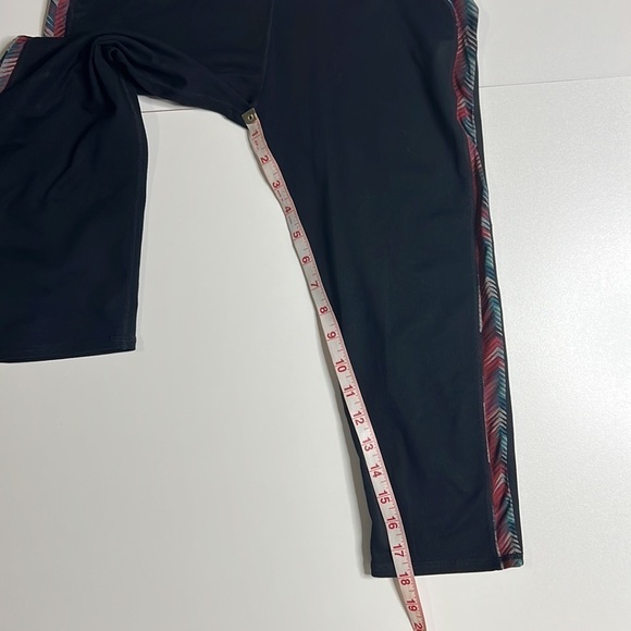 Fabletics Camacan Tribal Chevron Cropped Leggings size M - Picture 11 of 11